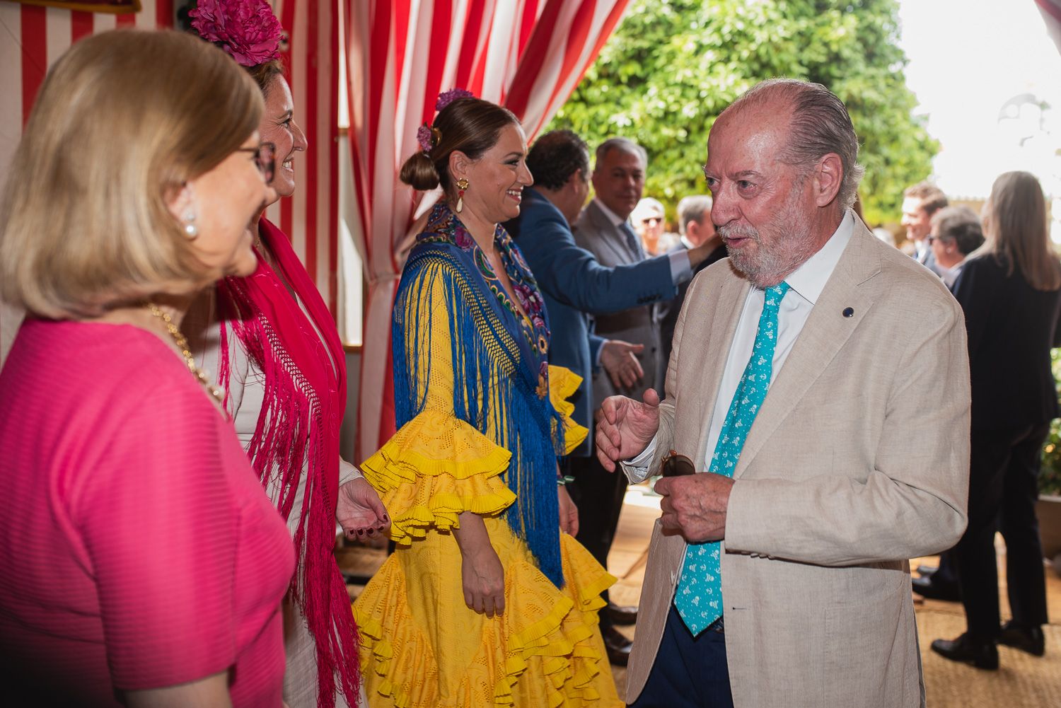 La recepción de Diputación de Sevilla en la caseta municipal, en imágenes.