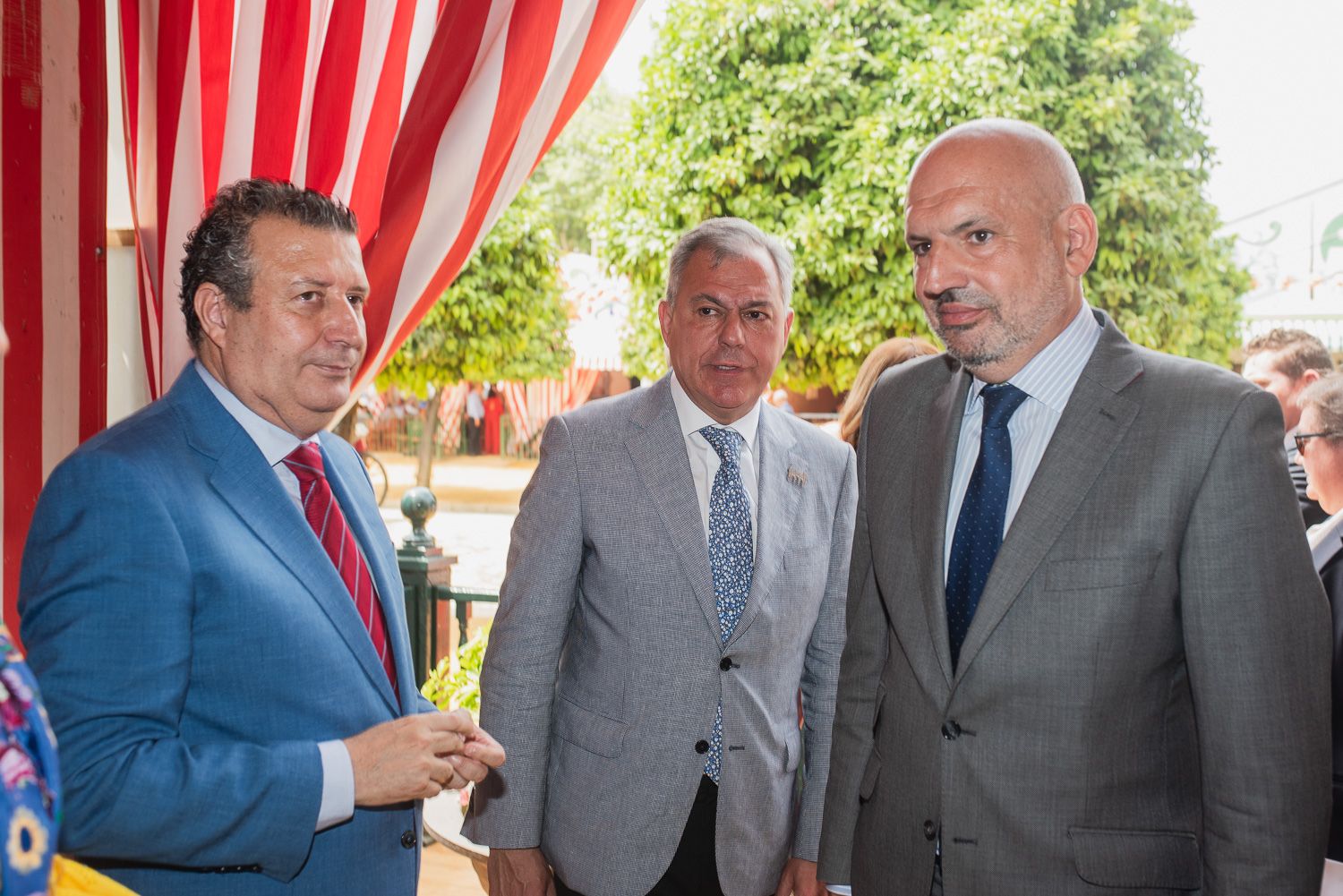 La recepción de Diputación de Sevilla en la caseta municipal, en imágenes.