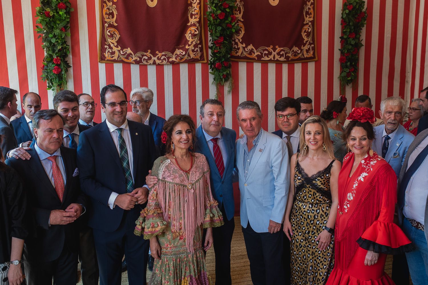 La recepción de Diputación de Sevilla en la caseta municipal, en imágenes.