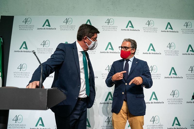 El vicepresidente Juan Marín y el consejero de Presidencia, Elías Bendodo, en rueda de prensa.