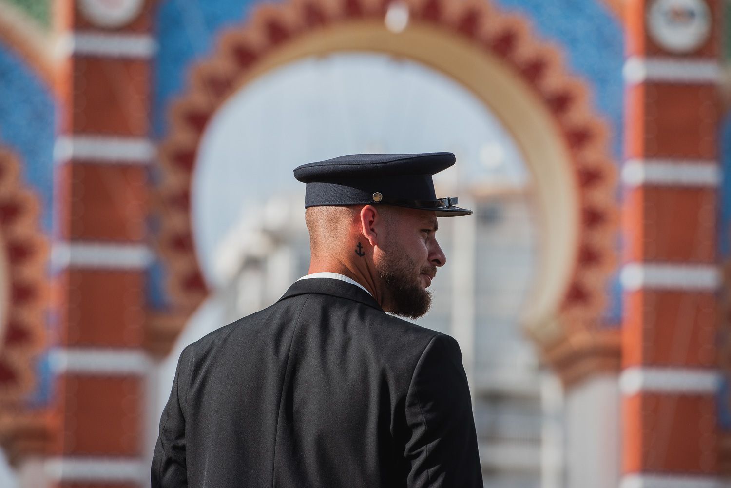 La portada de la Feria de Sevilla, al fondo.