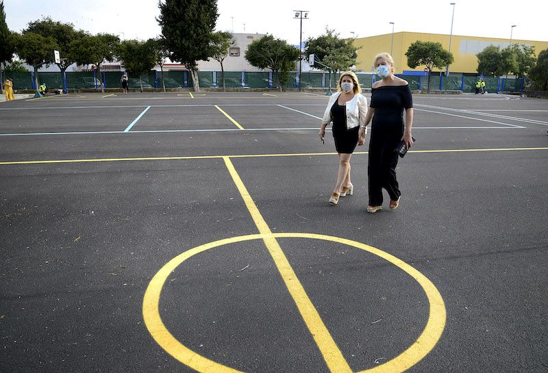 La alcaldesa Mamen Sánchez y la directora del CEIP Ciudad de Jerez, Isabel Reina, en el centro. La alcaldesa Mamen Sánchez y la directora del CEIP Ciudad de Jerez, Isabel Reina, en el centro.