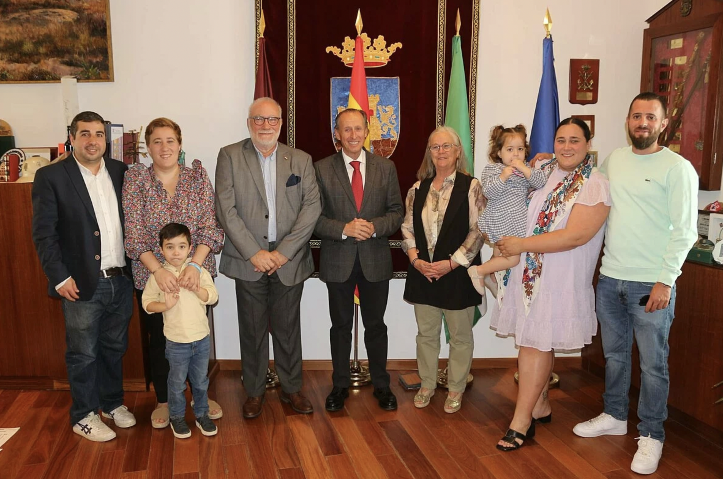 Emotivo homenaje a Francisco Javier López, trabajador municipal recién jubilado tras 40 años en el Ayuntamiento de Chiclana.
