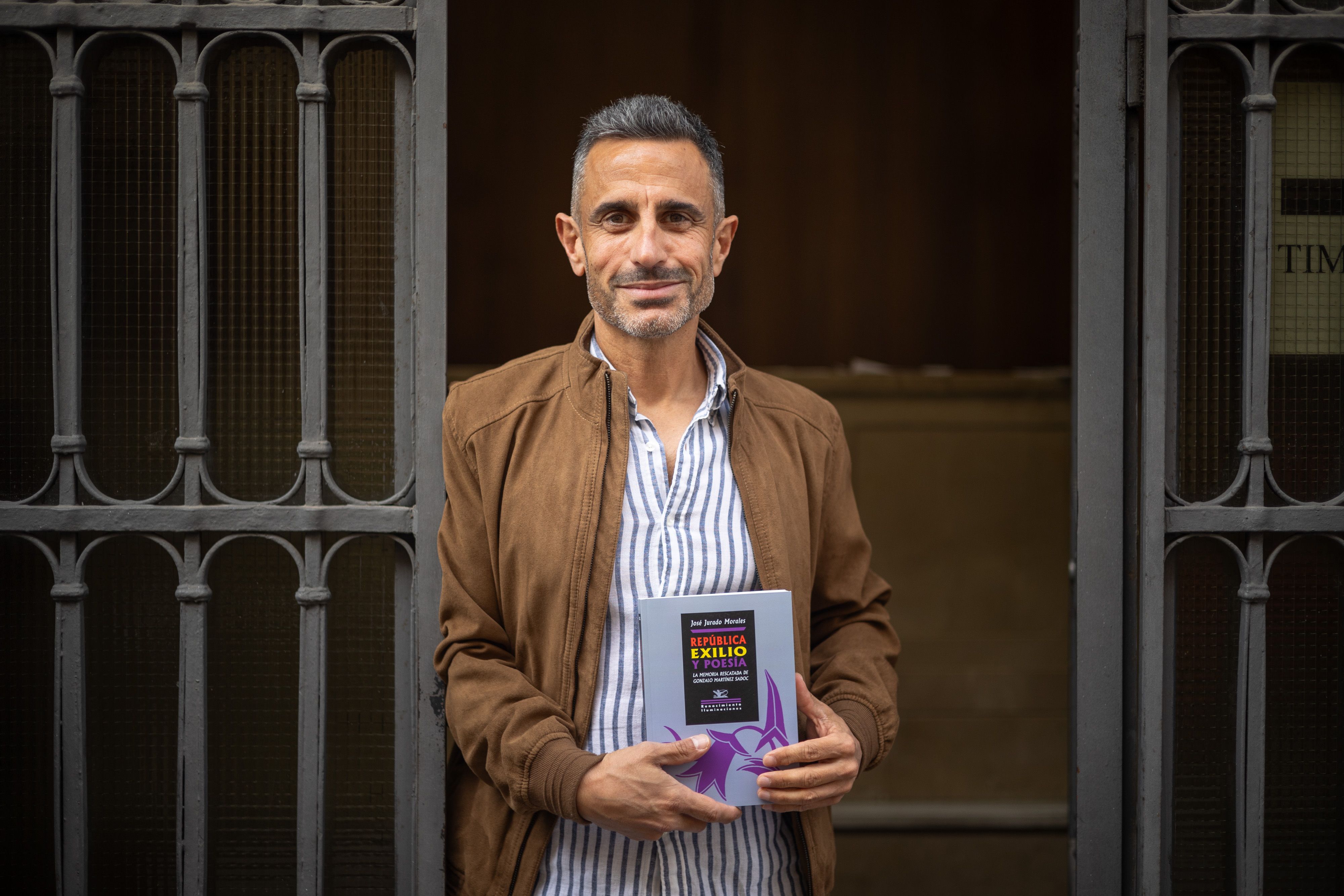José Jurado Morales con su nuevo libro dedicado a Gonzalo Martínez Sadoc, en la Fundación Caballero Bonald.