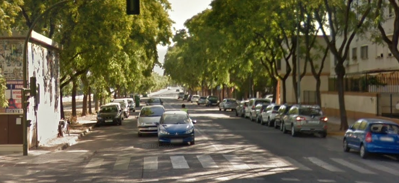 La avenida de la República de China, en Sevilla, donde ha tenido lugar la colisión.