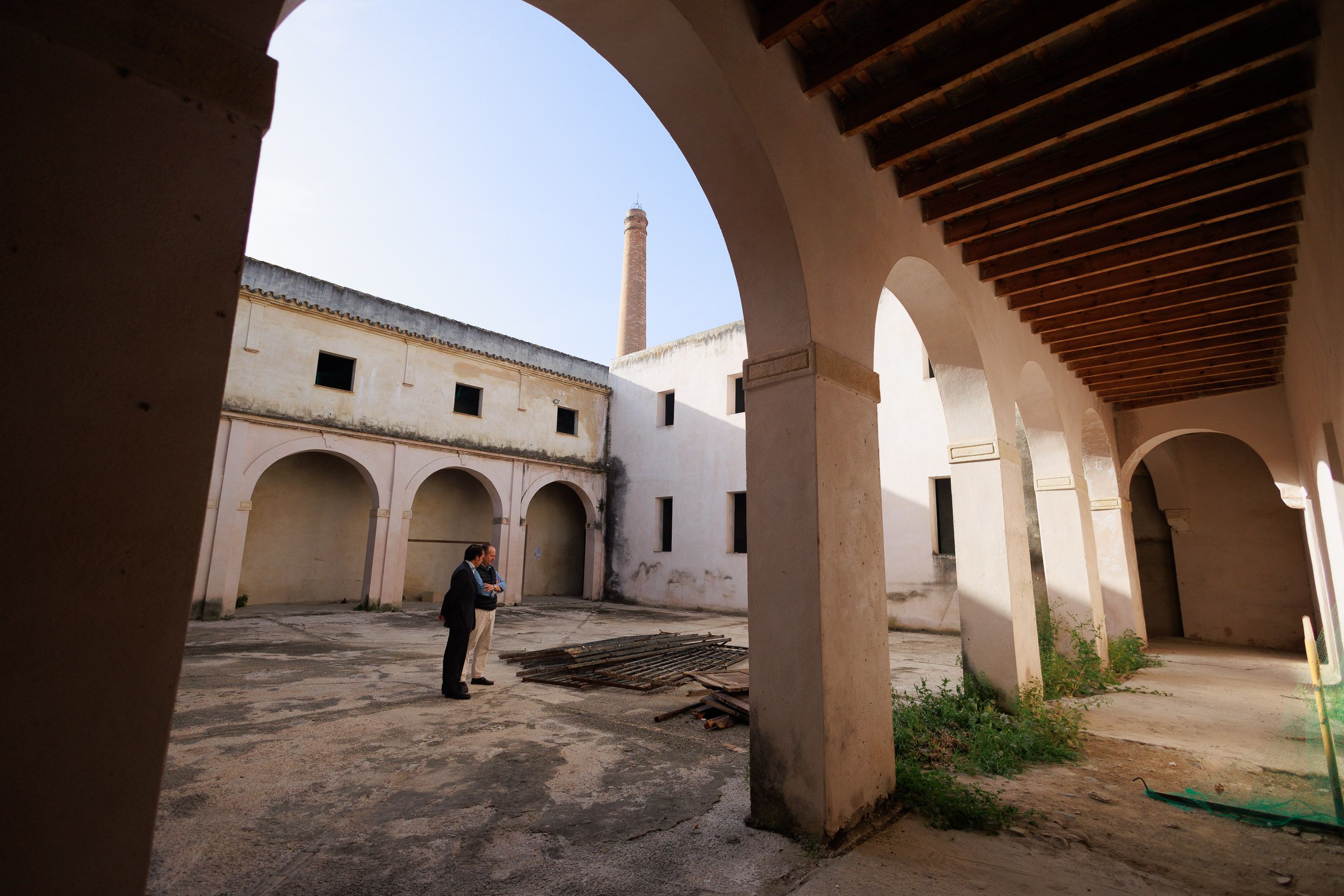 Estado actual del claustro en una visita con el hermano mayor.