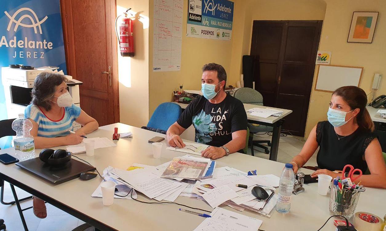 Reunión de Adelante con representantes del comité del Asilo San José.