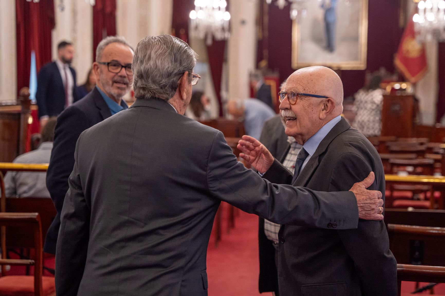 Antiguos concejales de Cádiz celebran el 45 ANV de la constitución de los ayuntamientos democráticos