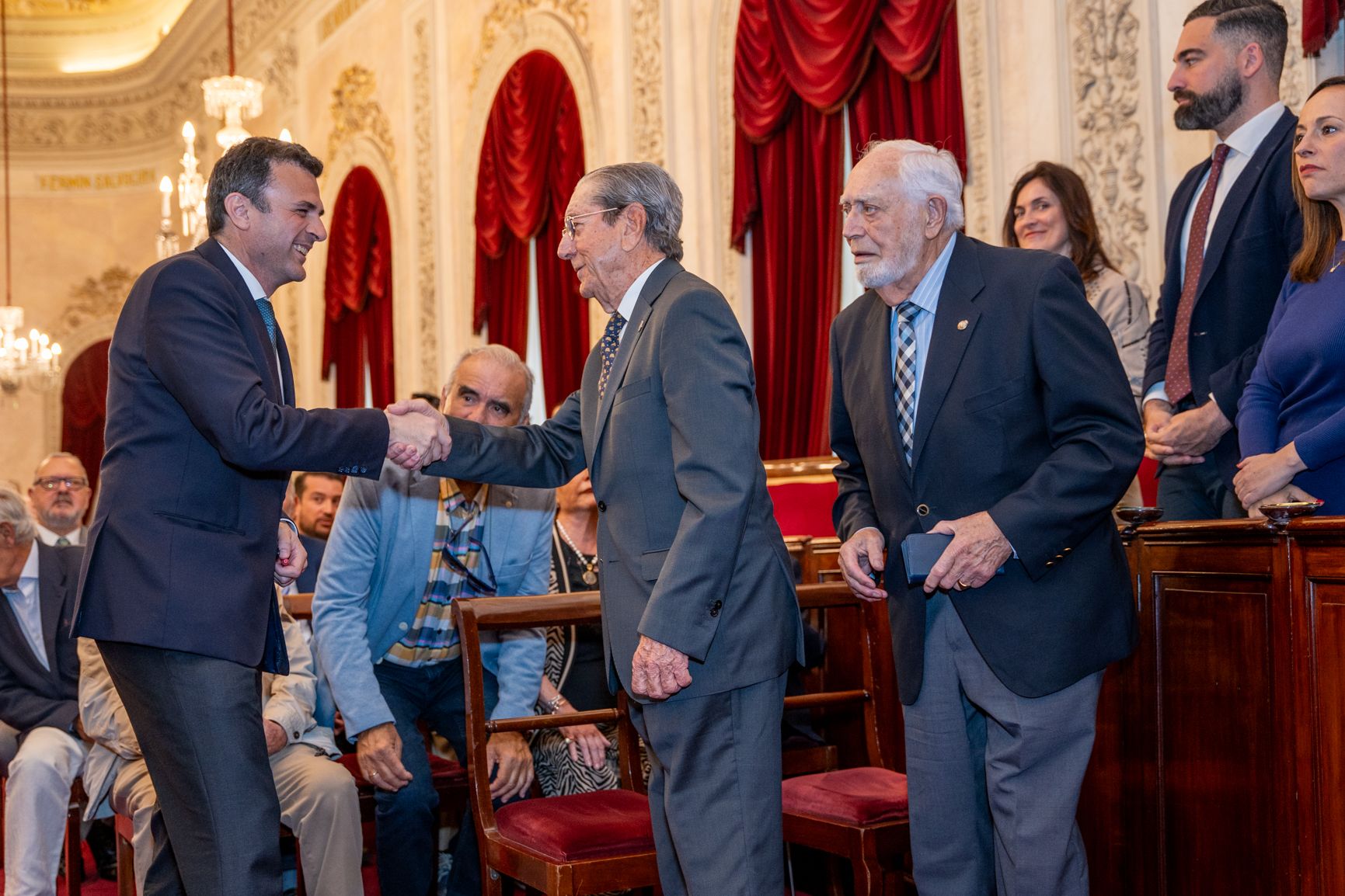 Antiguos concejales de Cádiz celebran el 45 ANV de la constitución de los ayuntamientos democráticos