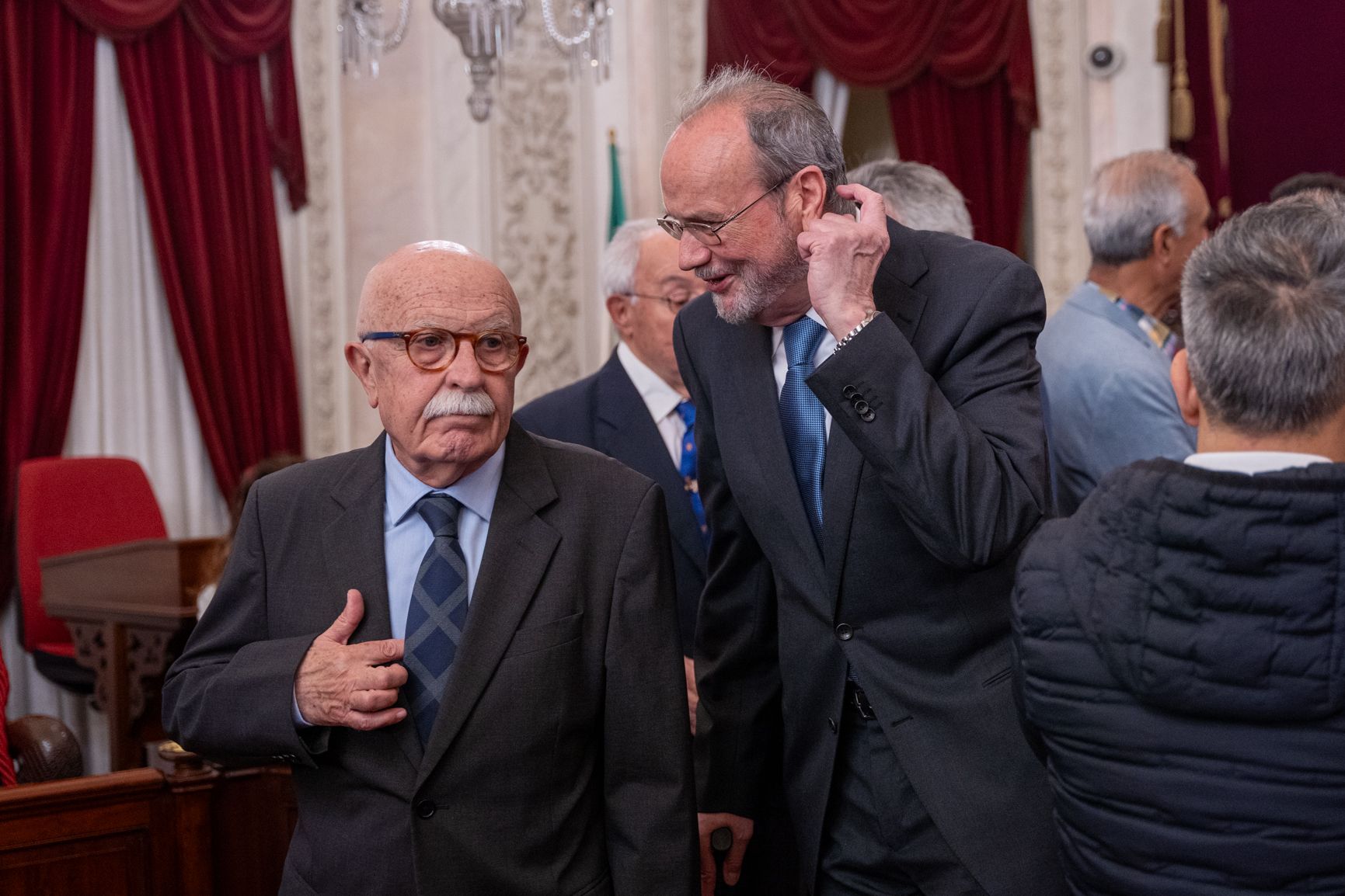 Antiguos concejales de Cádiz celebran el 45 ANV de la constitución de los ayuntamientos democráticos