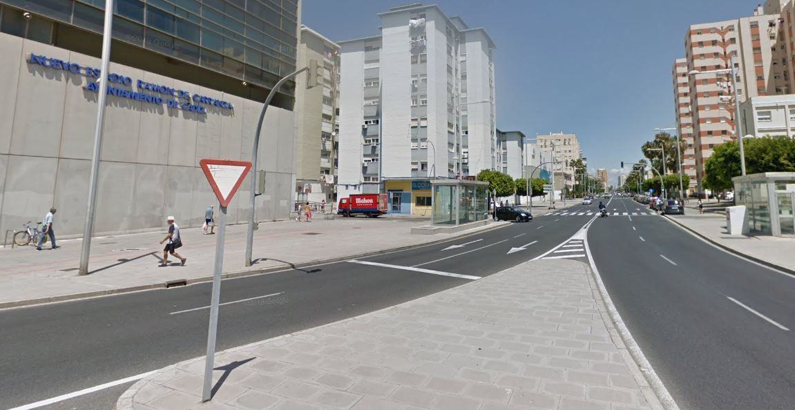 La avenida Juan Carlos I de Cádiz, a la altura del estadio, en una imagen de archivo.