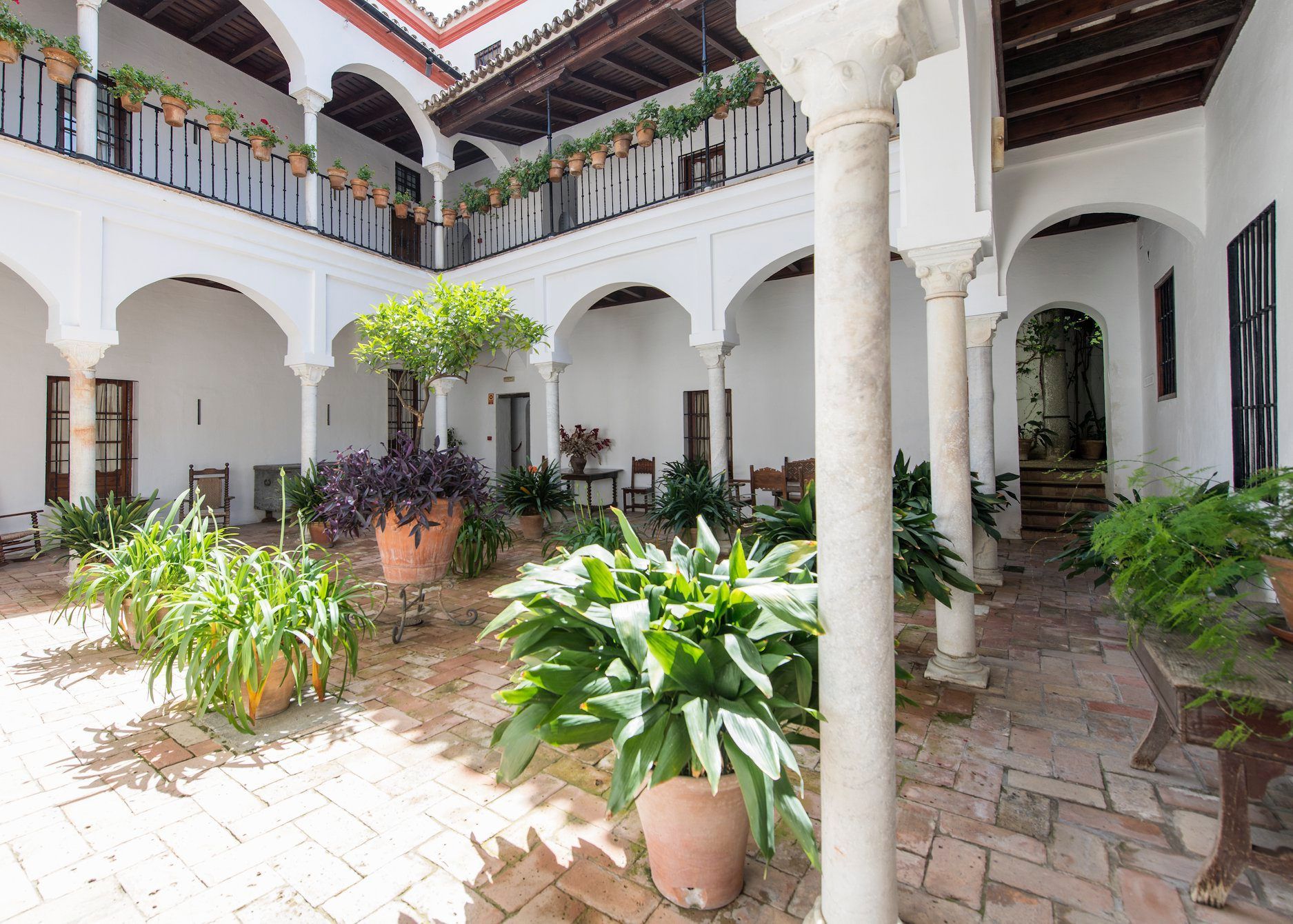 Las Casas de la Judería, la ciudad secreta del barrio de Santa Cruz de Sevilla donde durmió Stephen King.