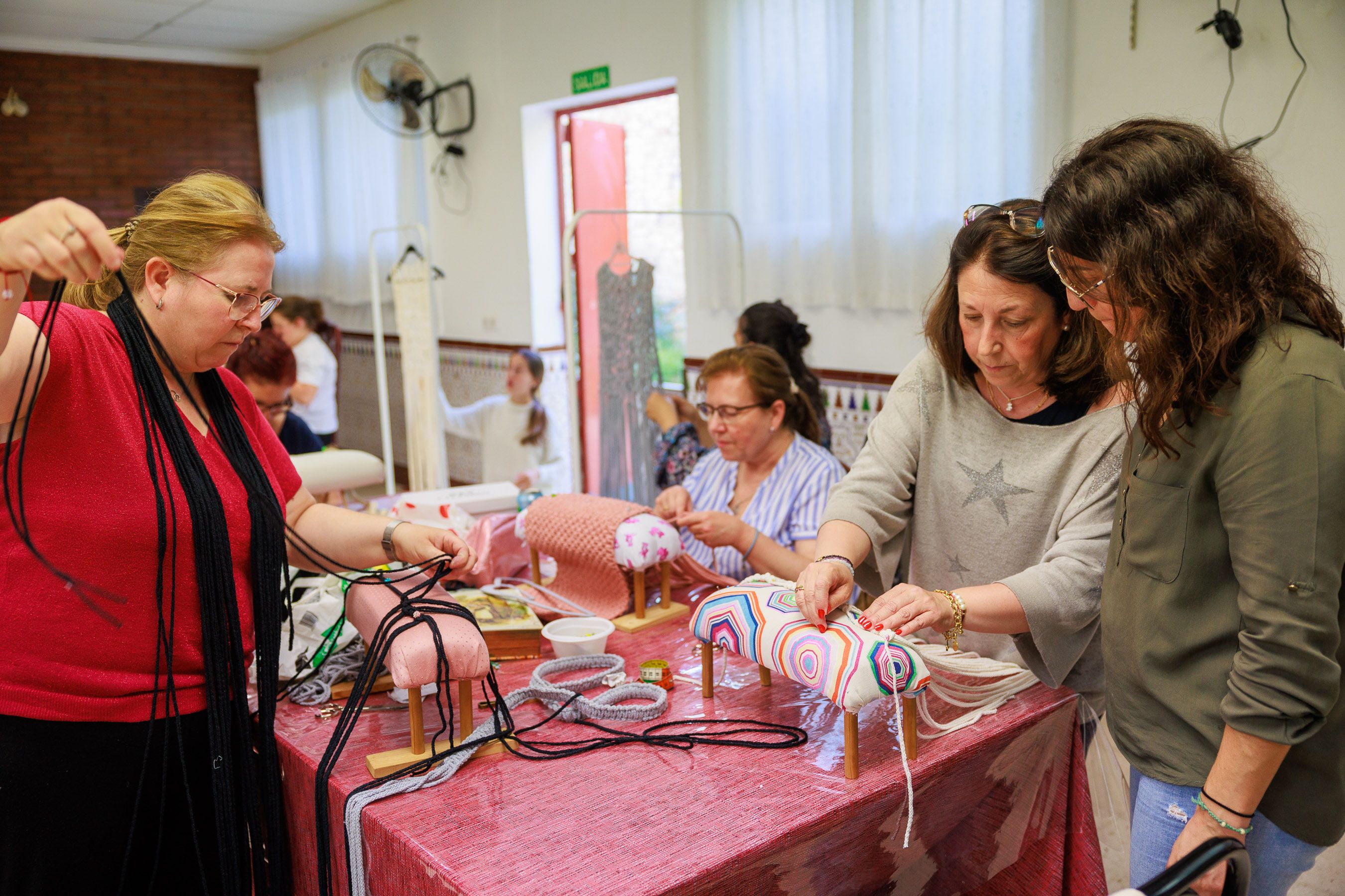 Talleres en la asociación de vecinos Torresoto e Hijuela de las Coles en Jerez. Talleres en la asociación de vecinos Torresoto e Hijuela de las Coles en Jerez.