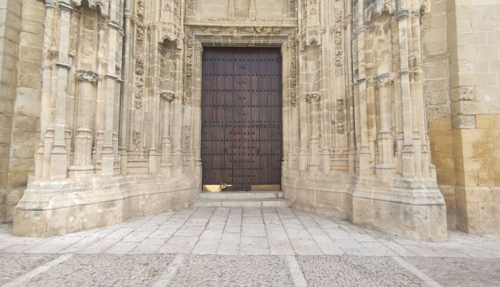 Imagen del estado en que ha quedado la puerta principal.