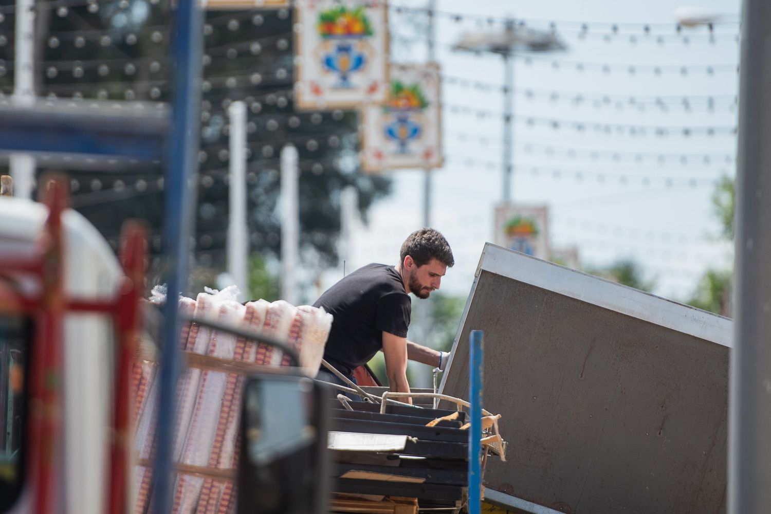El desmontaje de la Feria de Sevilla, en imágenes.
