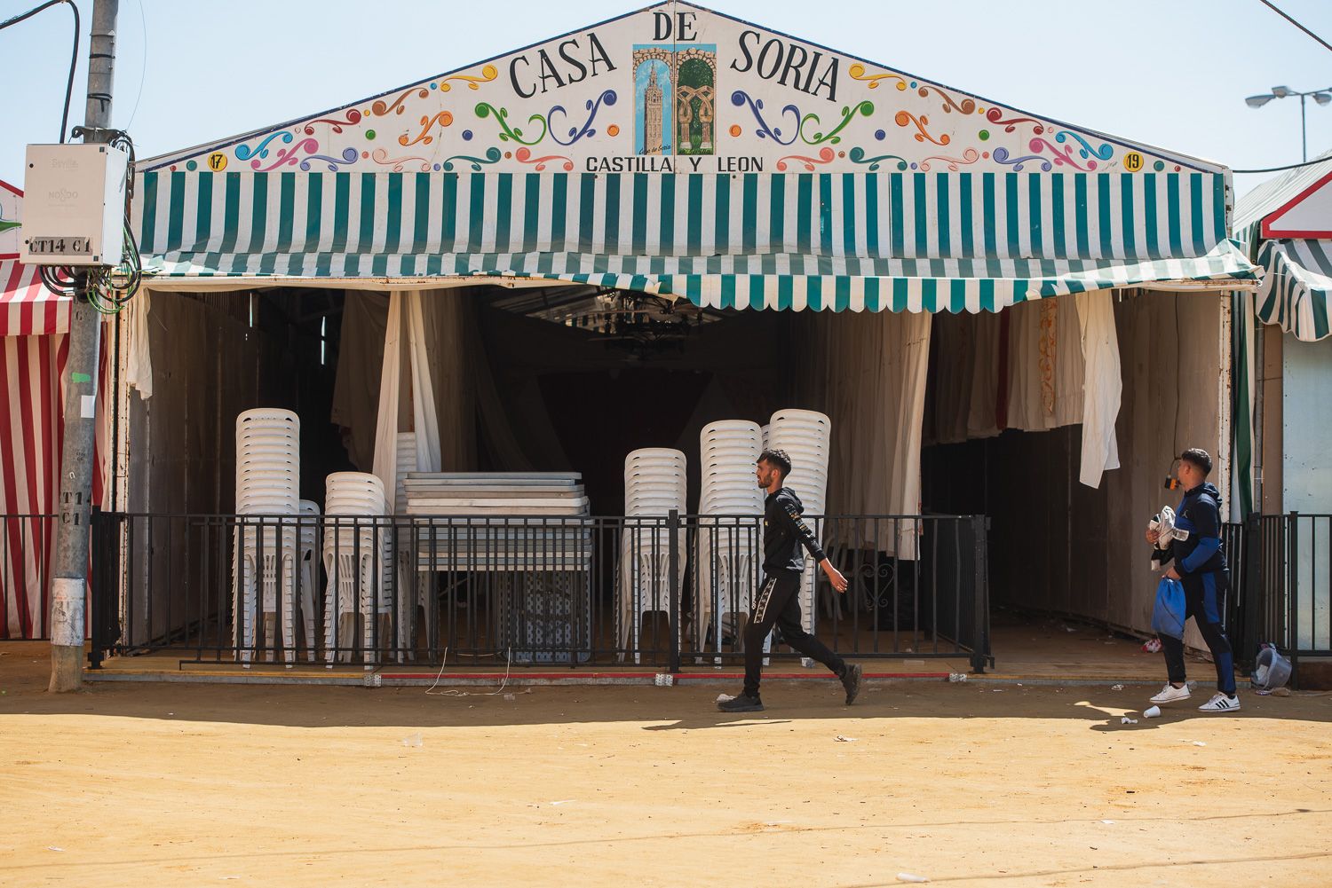 El desmontaje de la Feria de Sevilla, en imágenes.