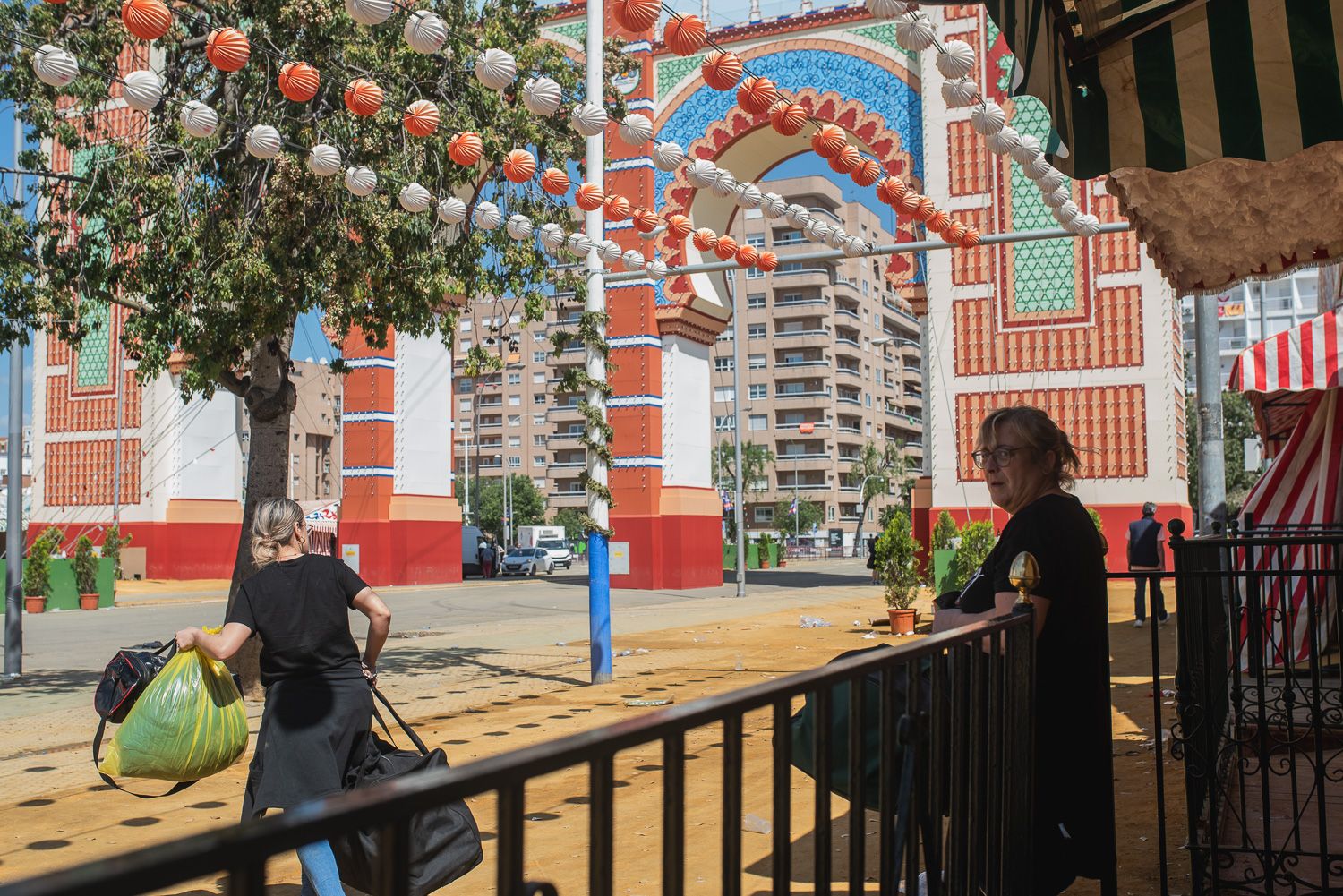El desmontaje de la Feria de Sevilla, en imágenes.