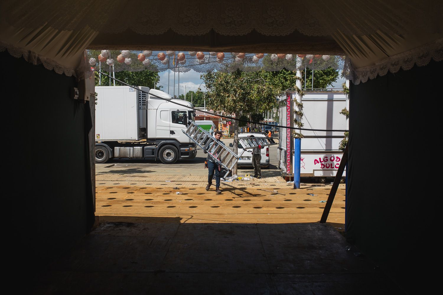 El desmontaje de la Feria de Sevilla, en imágenes.