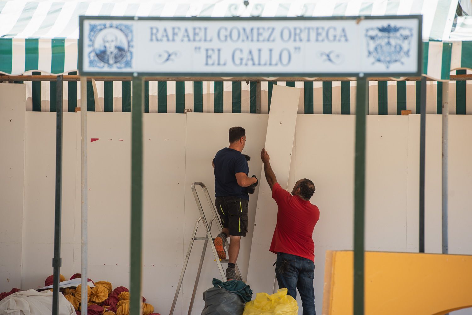 El desmontaje de la Feria de Sevilla, en imágenes.