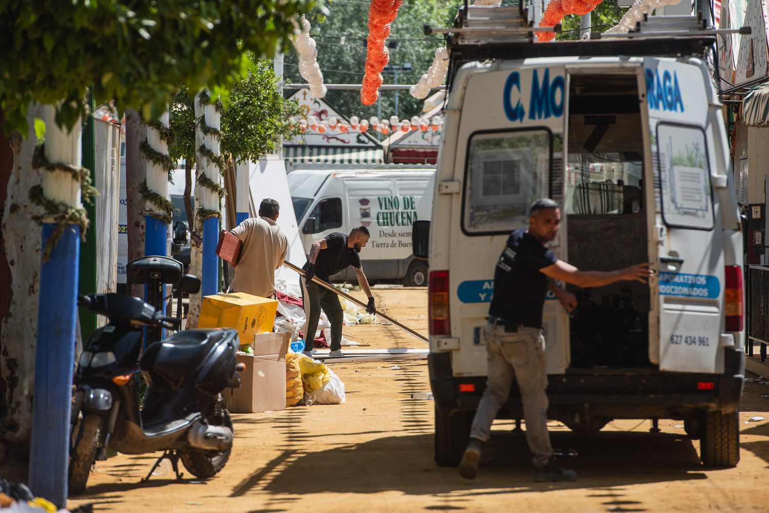 El desmontaje de la Feria de Sevilla, en imágenes.