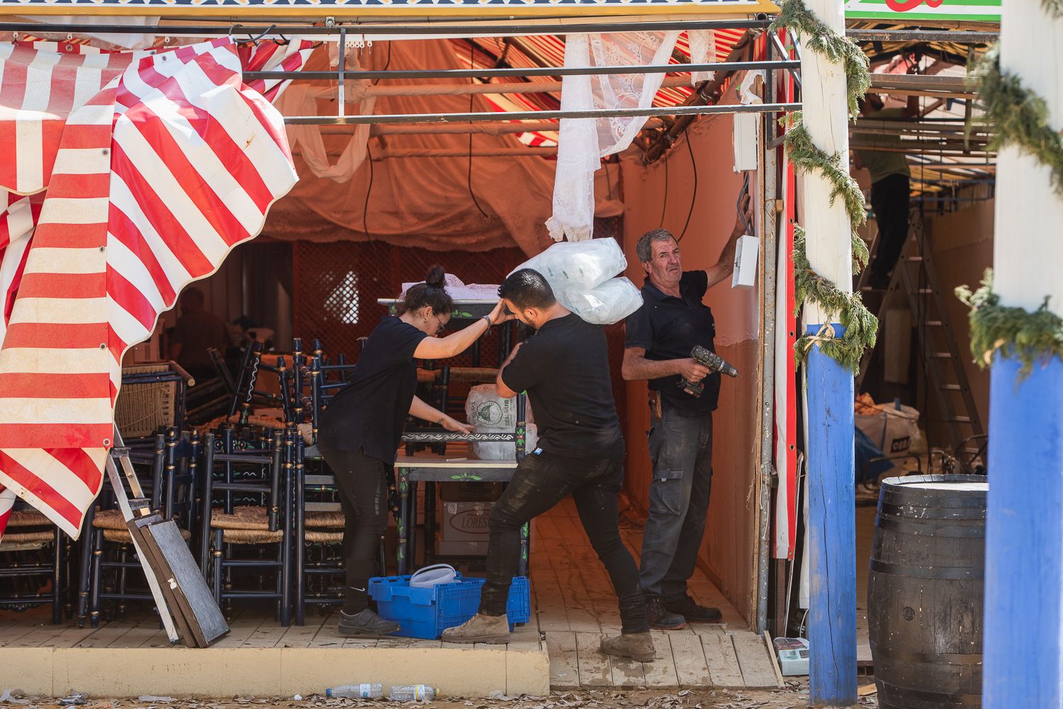 El desmontaje de la Feria de Sevilla, en imágenes.