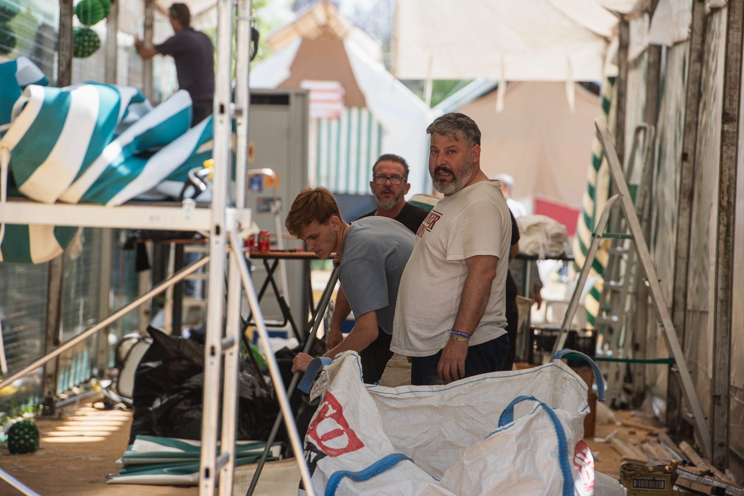 El desmontaje de la Feria de Sevilla, en imágenes.