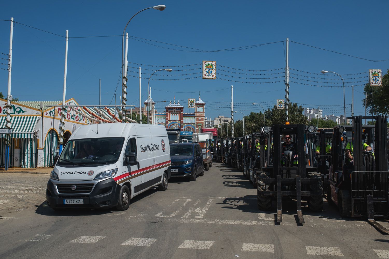El desmontaje de la Feria de Sevilla, en imágenes.