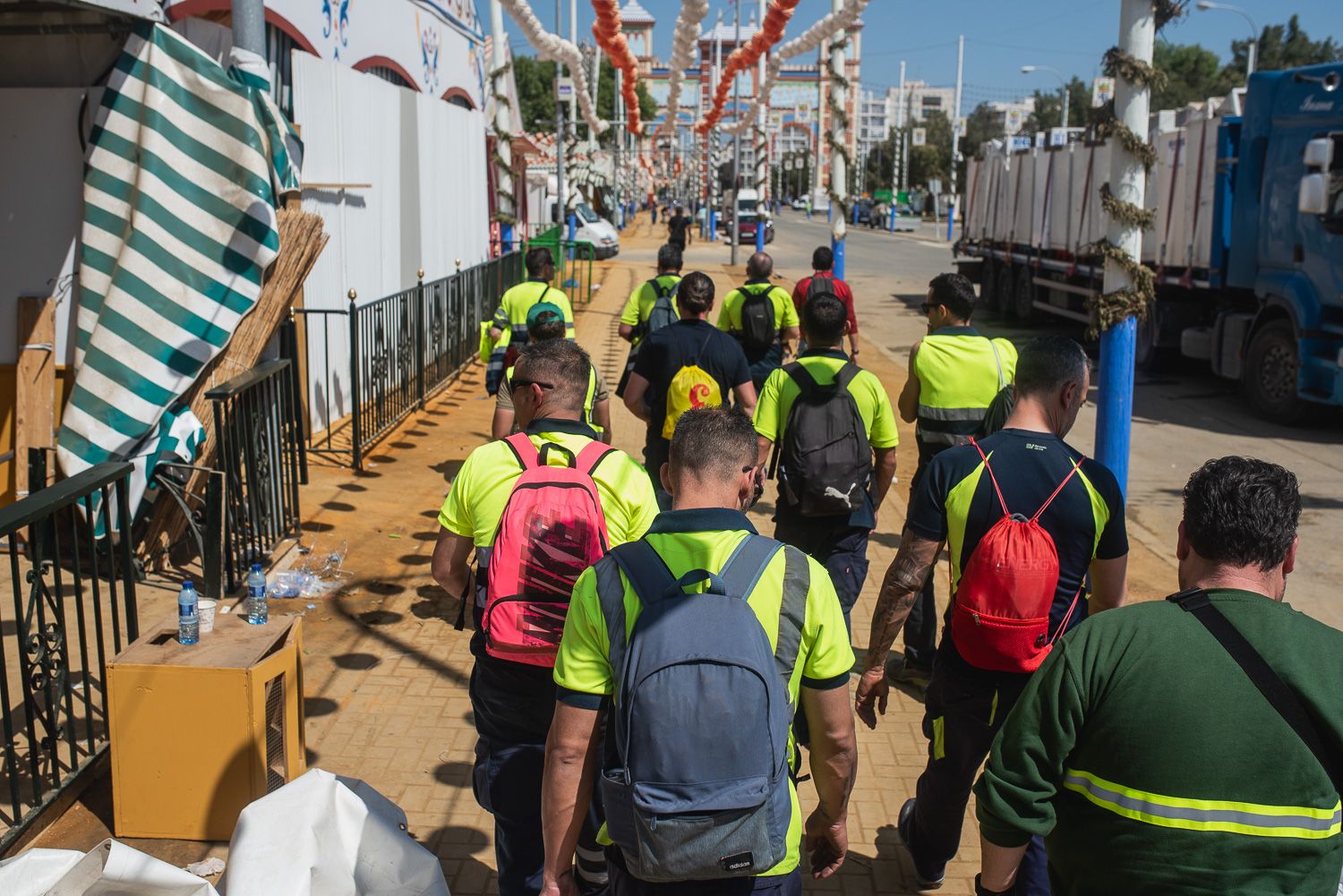 El desmontaje de la Feria de Sevilla, en imágenes.