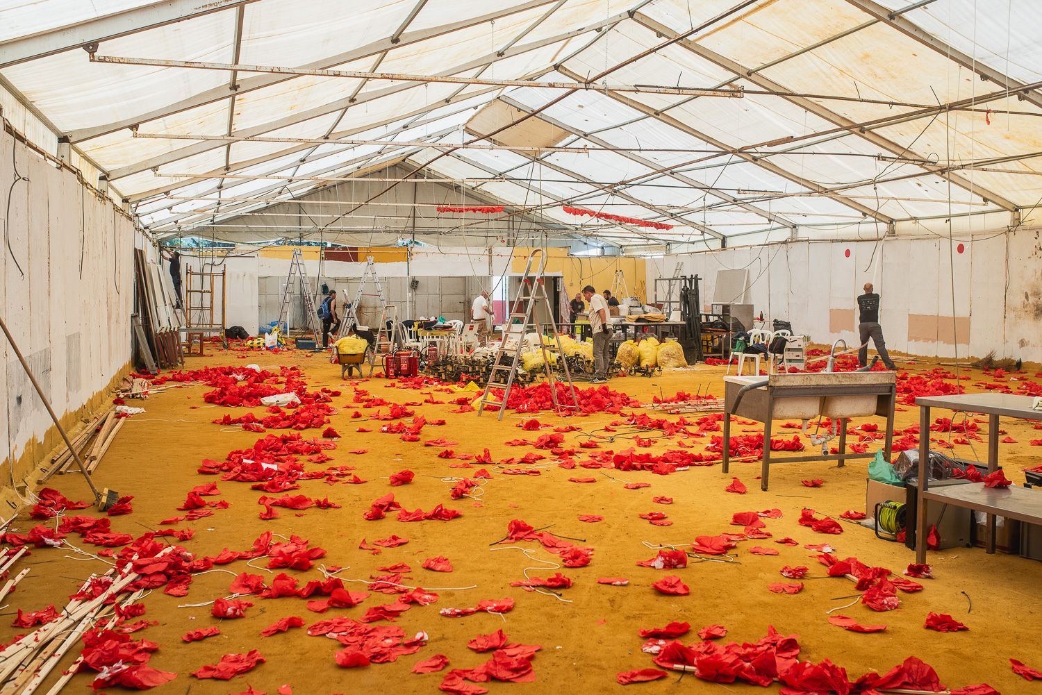 El desmontaje de la Feria de Sevilla, en imágenes.