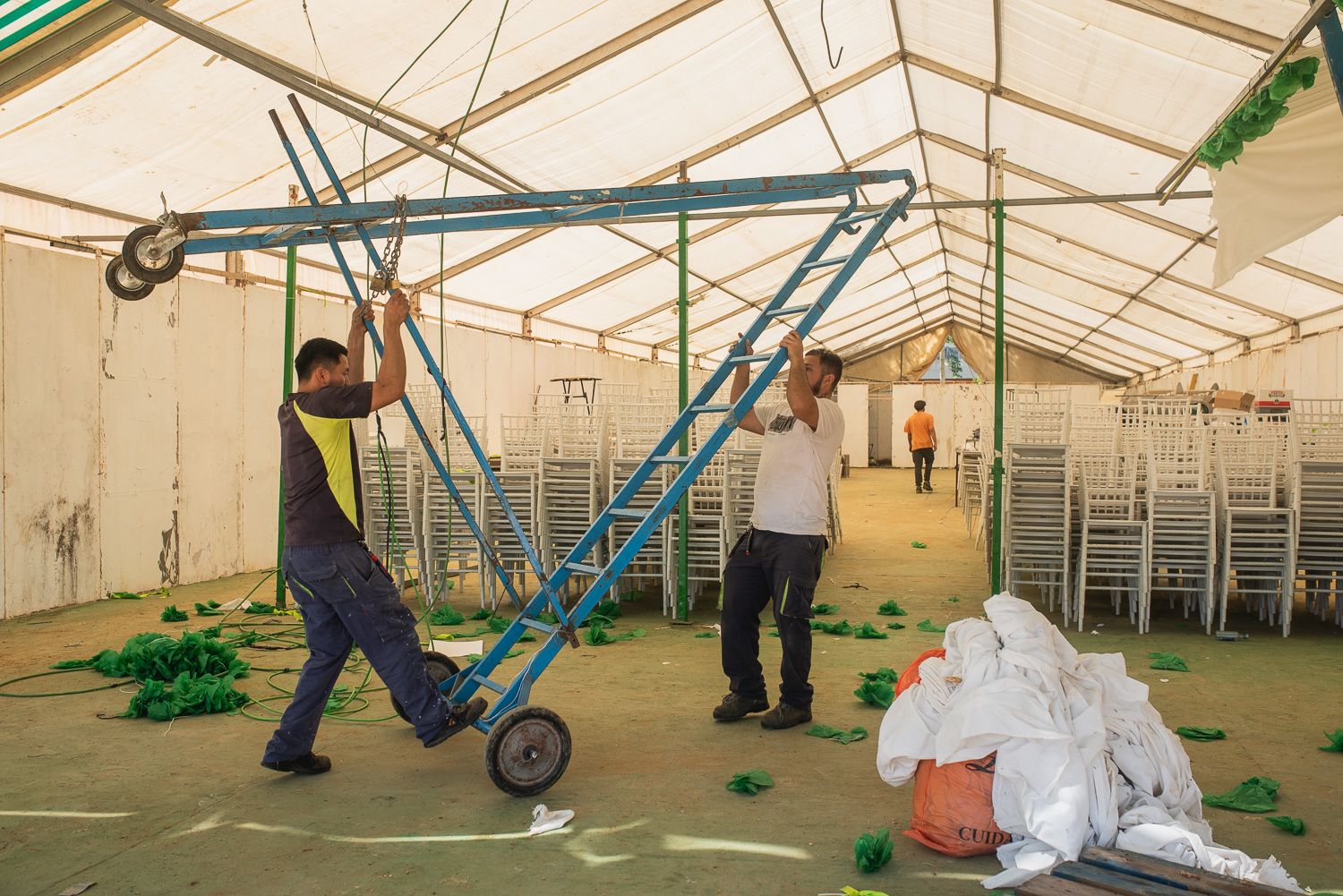 El desmontaje de la Feria de Sevilla, en imágenes.
