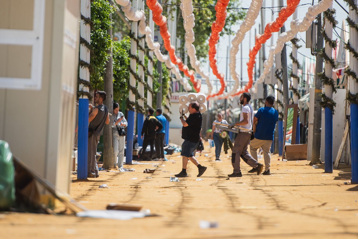 El desmontaje de la Feria de Sevilla, en imágenes.