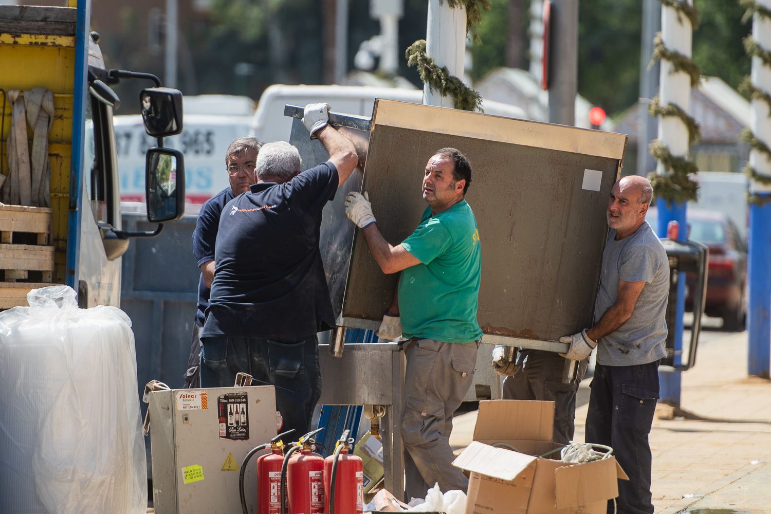 El desmontaje de la Feria de Sevilla, en imágenes.