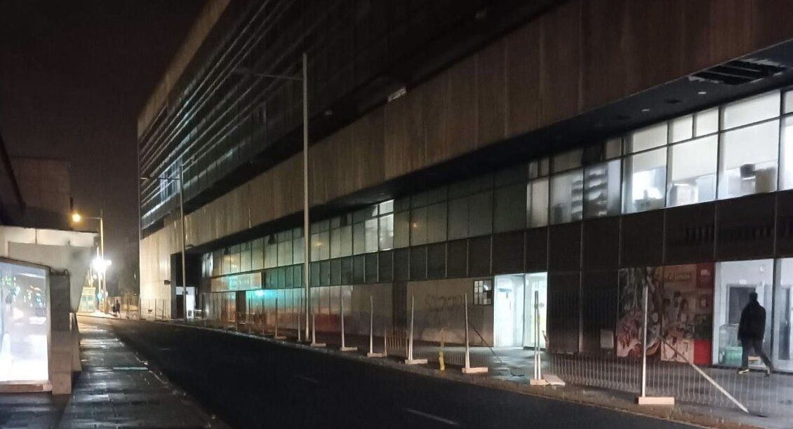 La zona donde se produjo el accidente con la farola en Cádiz.