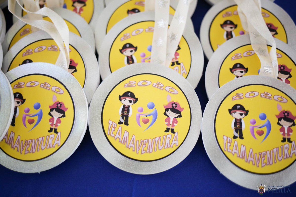 En la imagen, las medallas que se entregaron a los alumnos que participaron en la primera parte de este campamento que se inició el 20 de julio y acabará el 17 de agosto (Foto: CAM - melillahoy.es