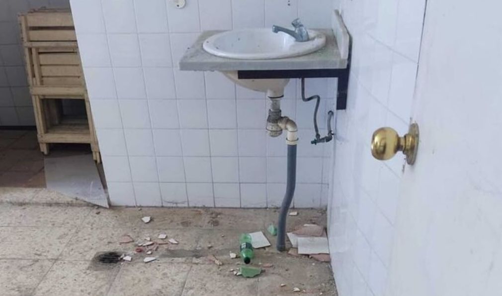 Interior del vestuario de las pistas de la Asunción.