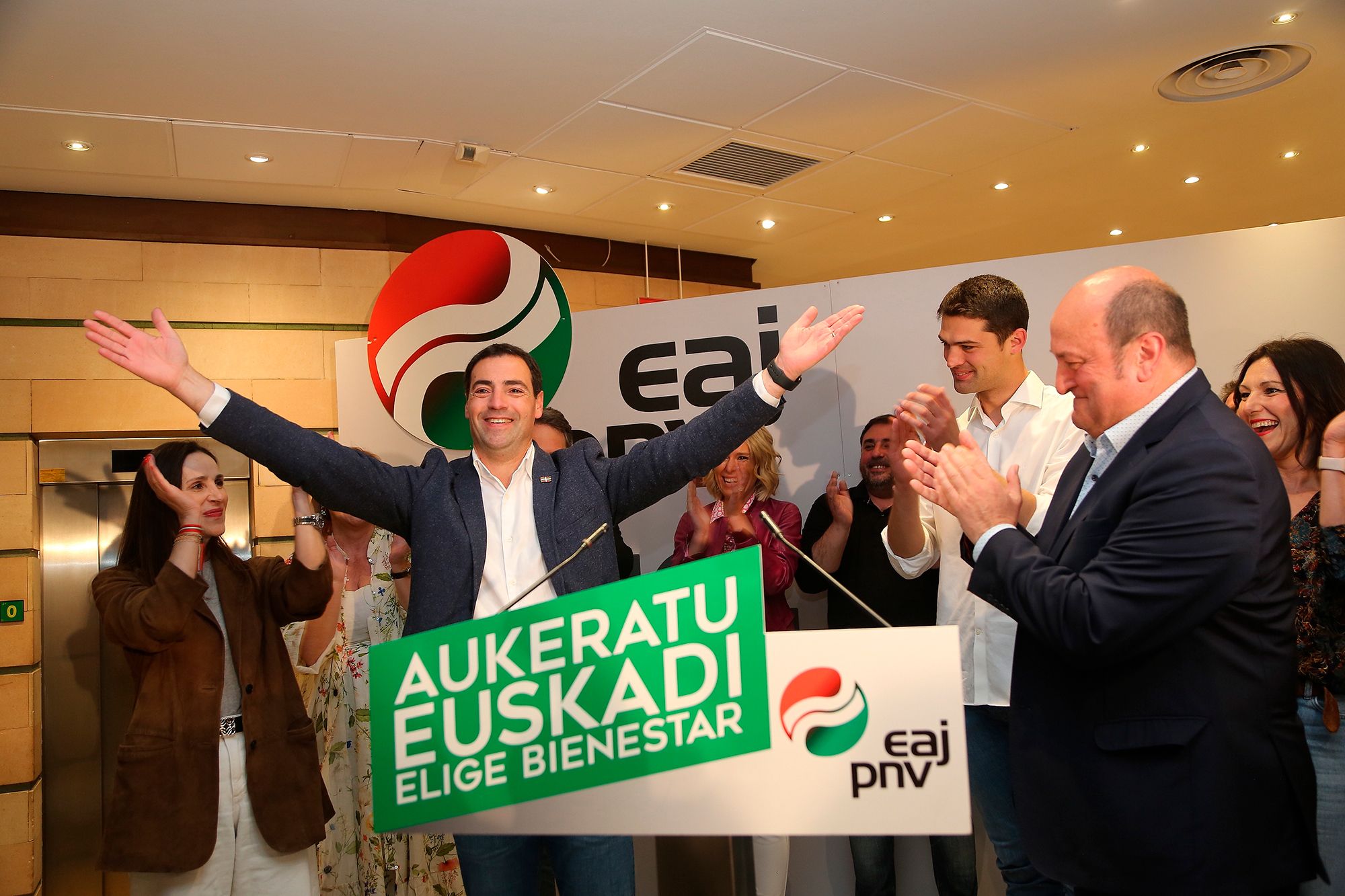 Euskadi. El PNV celebra su victoria el pasado domingo.
