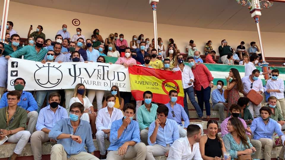 Aficionados en el graderío de la plaza de toros de El Puerto, el pasado jueves. FOTO: Juventud Taurina La Carlota