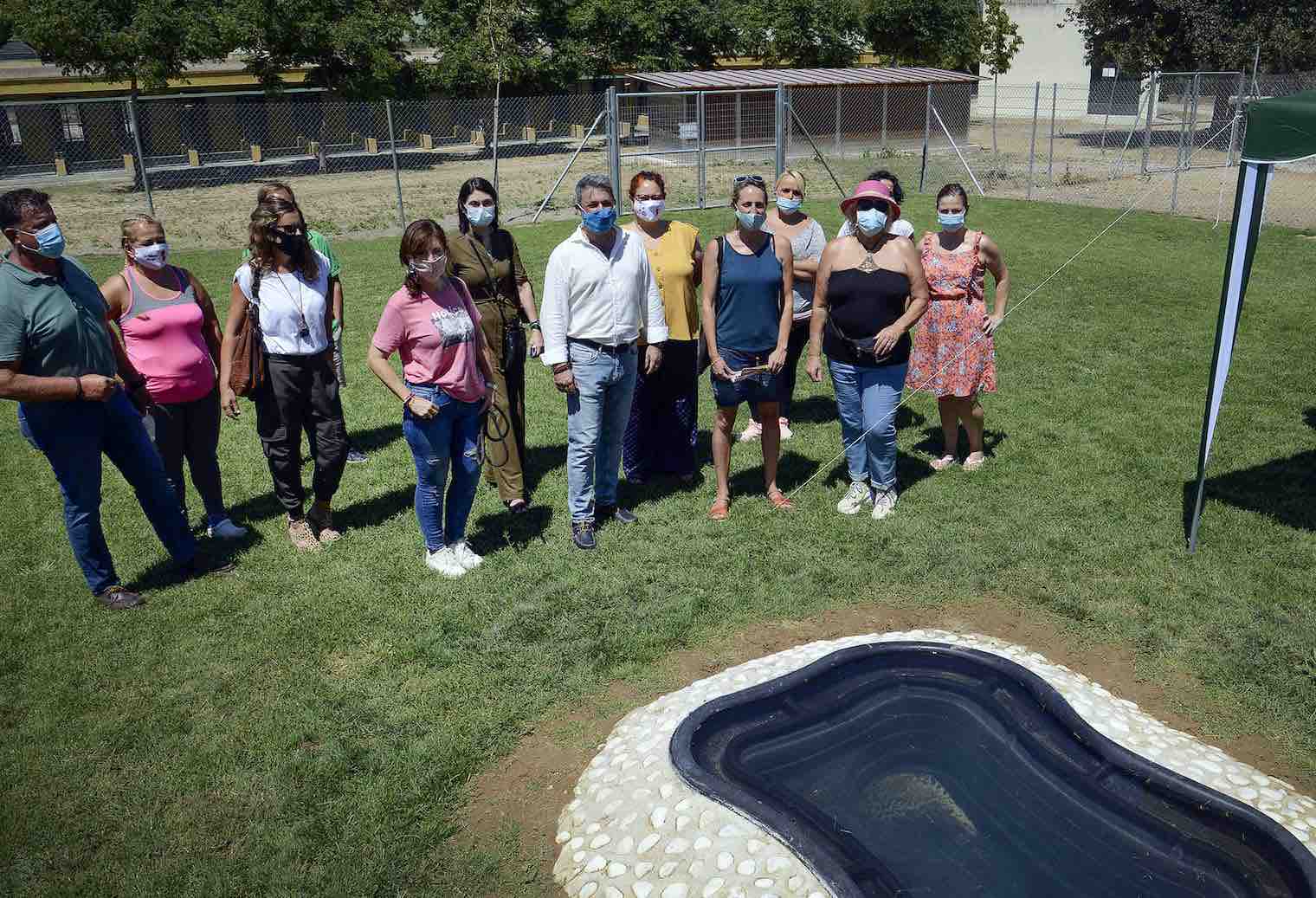 Foto de familia tras la visita a las nuevas instalaciones municipales.