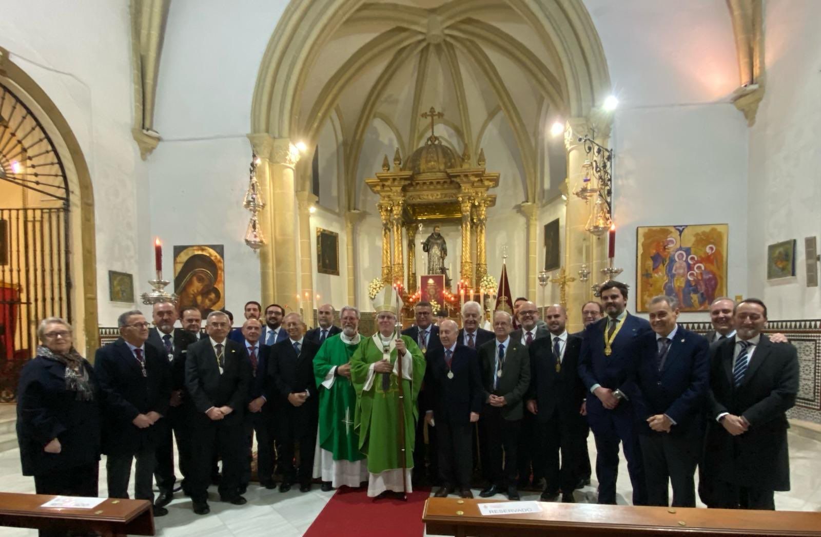 El arzobispo tras presidir en San Gil Abad el acto eucarístico de las sacramentales de Sevilla. 