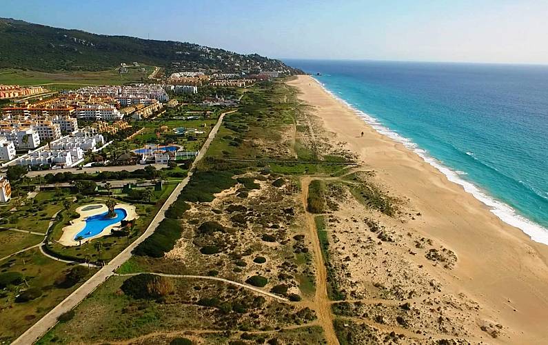 Vista aérea de la playa de Atlanterra.