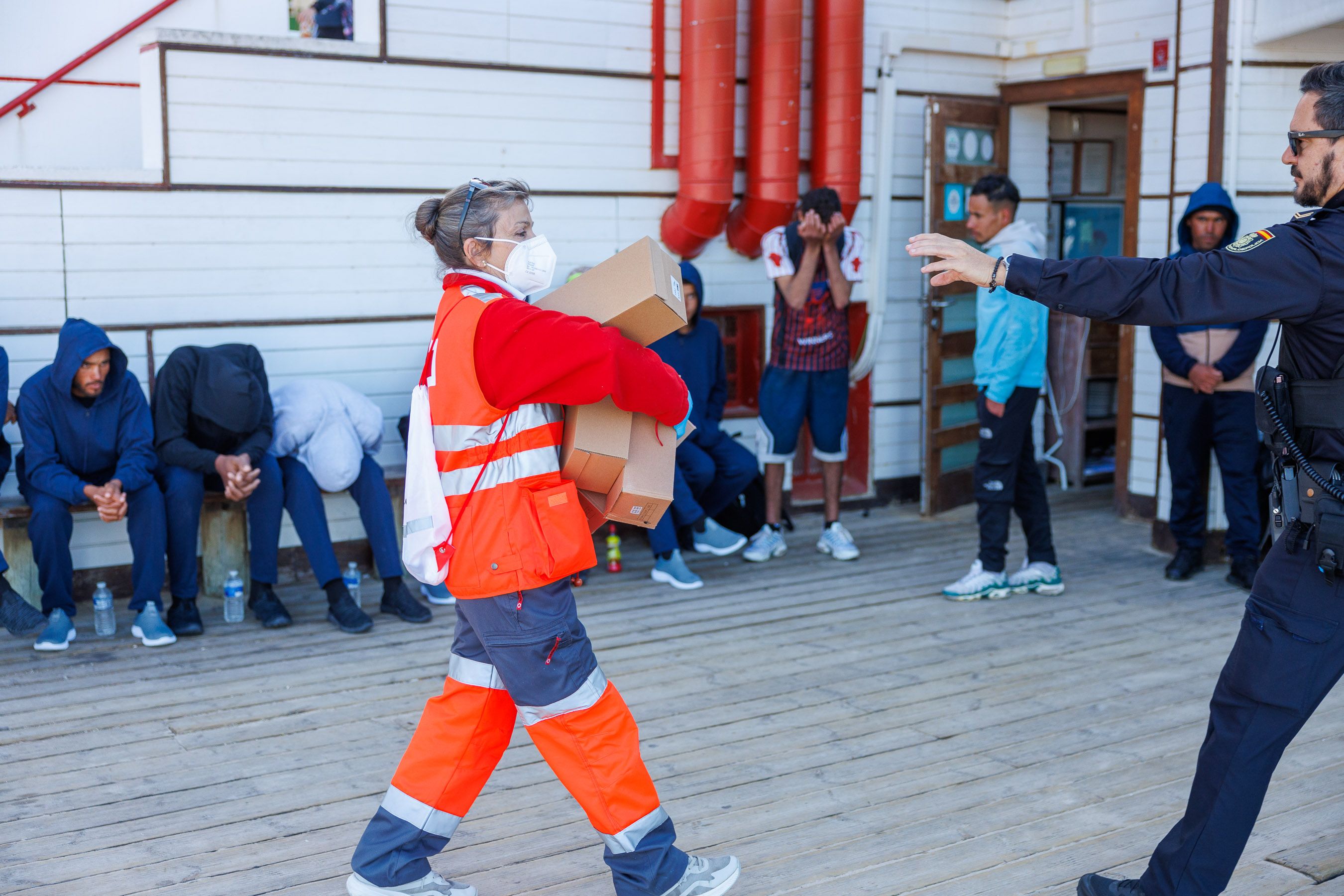 Migrantes llegados en patera a Cádiz, en una imagen de archivo.