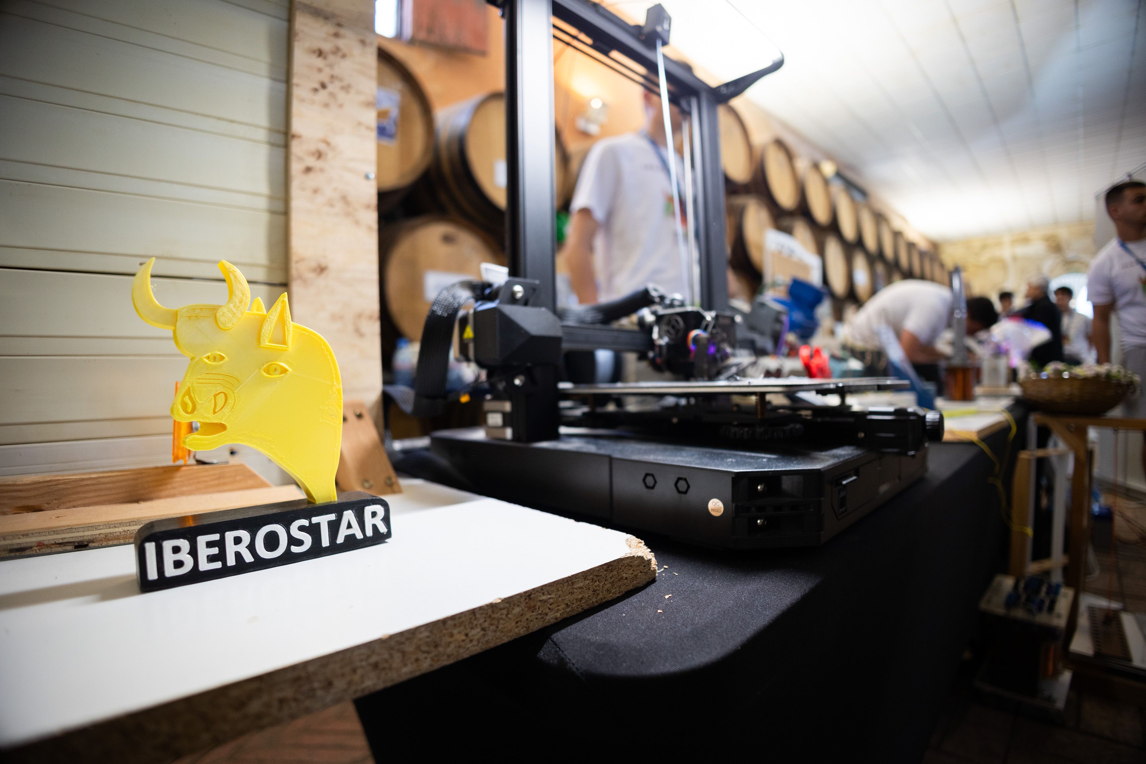 Jóvenes en una feria de formación y empleo.