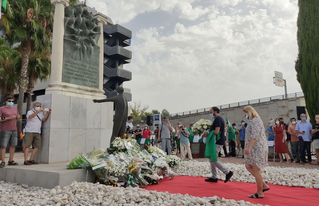 Un momento del acto de recuerdo a Blas Infante, en el lugar de su fusilamiento. FOTO: Primavera Andaluza