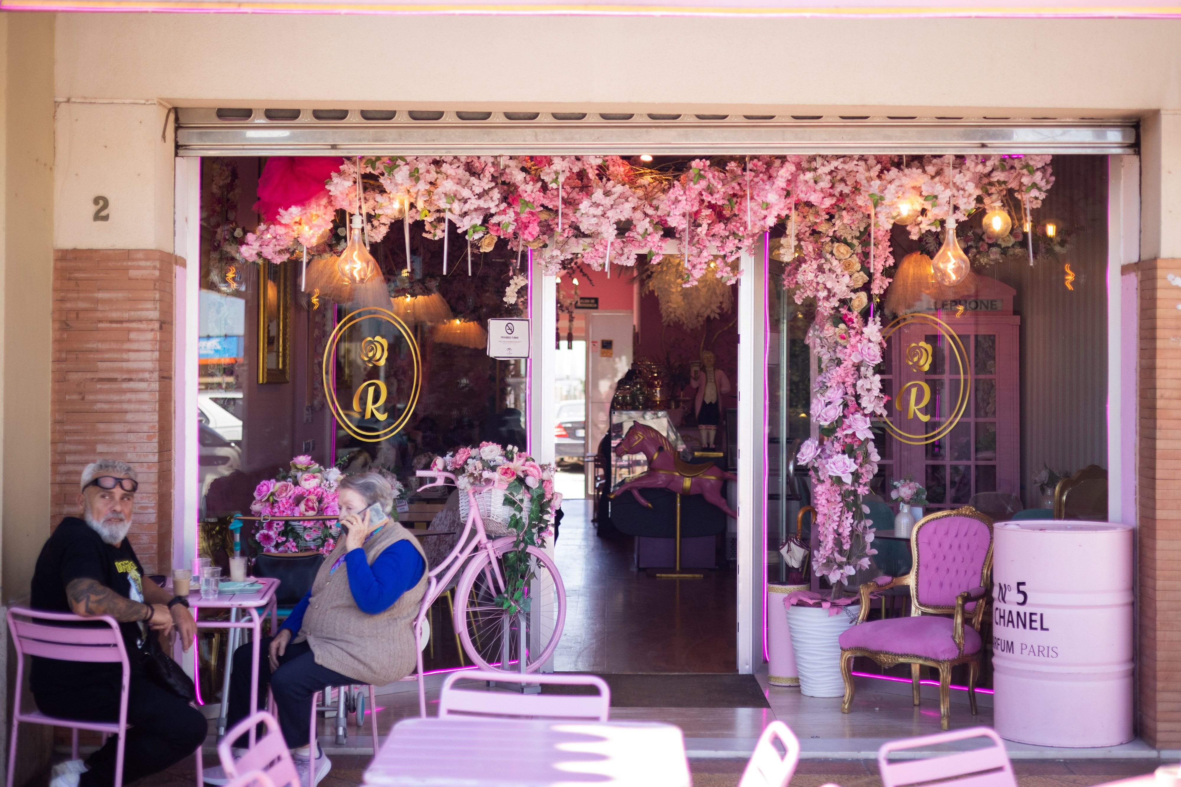 Entrada a la cafetería.