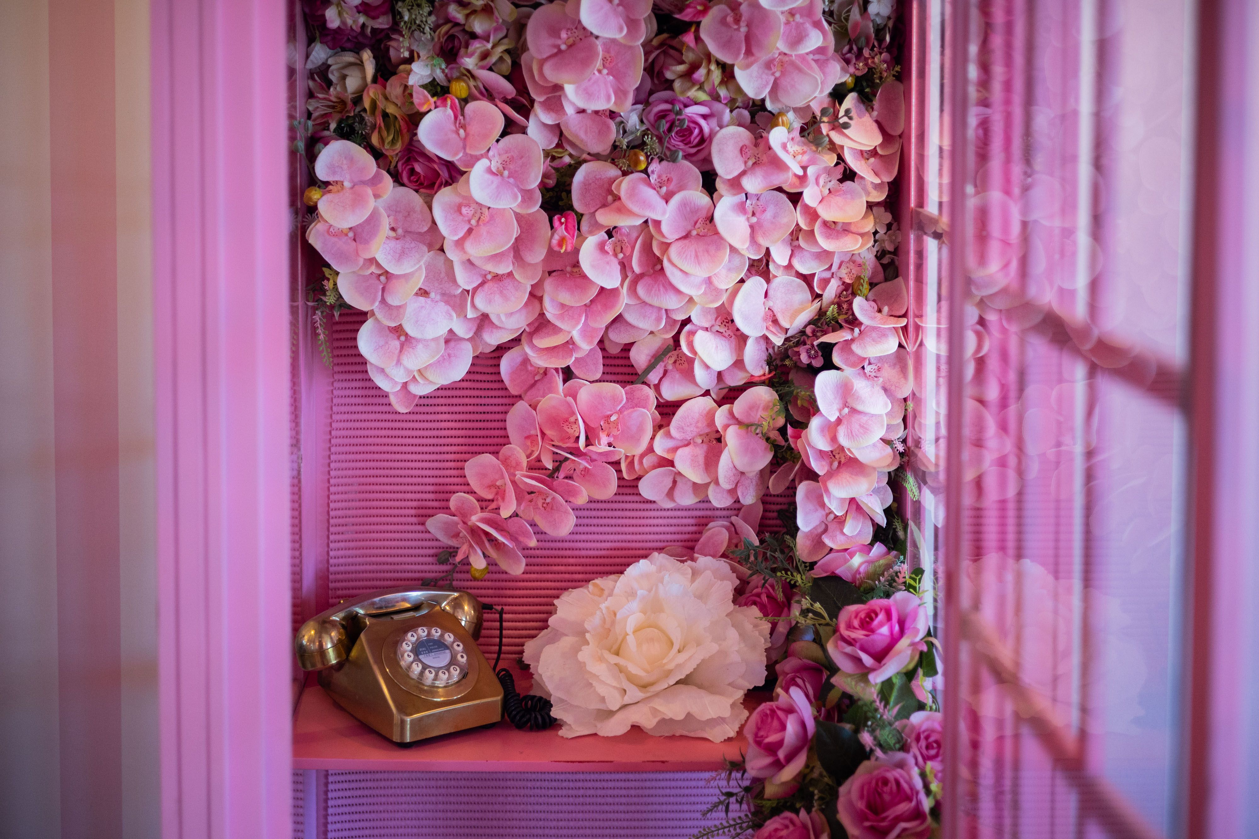 Detalle de la cabina telefónica.