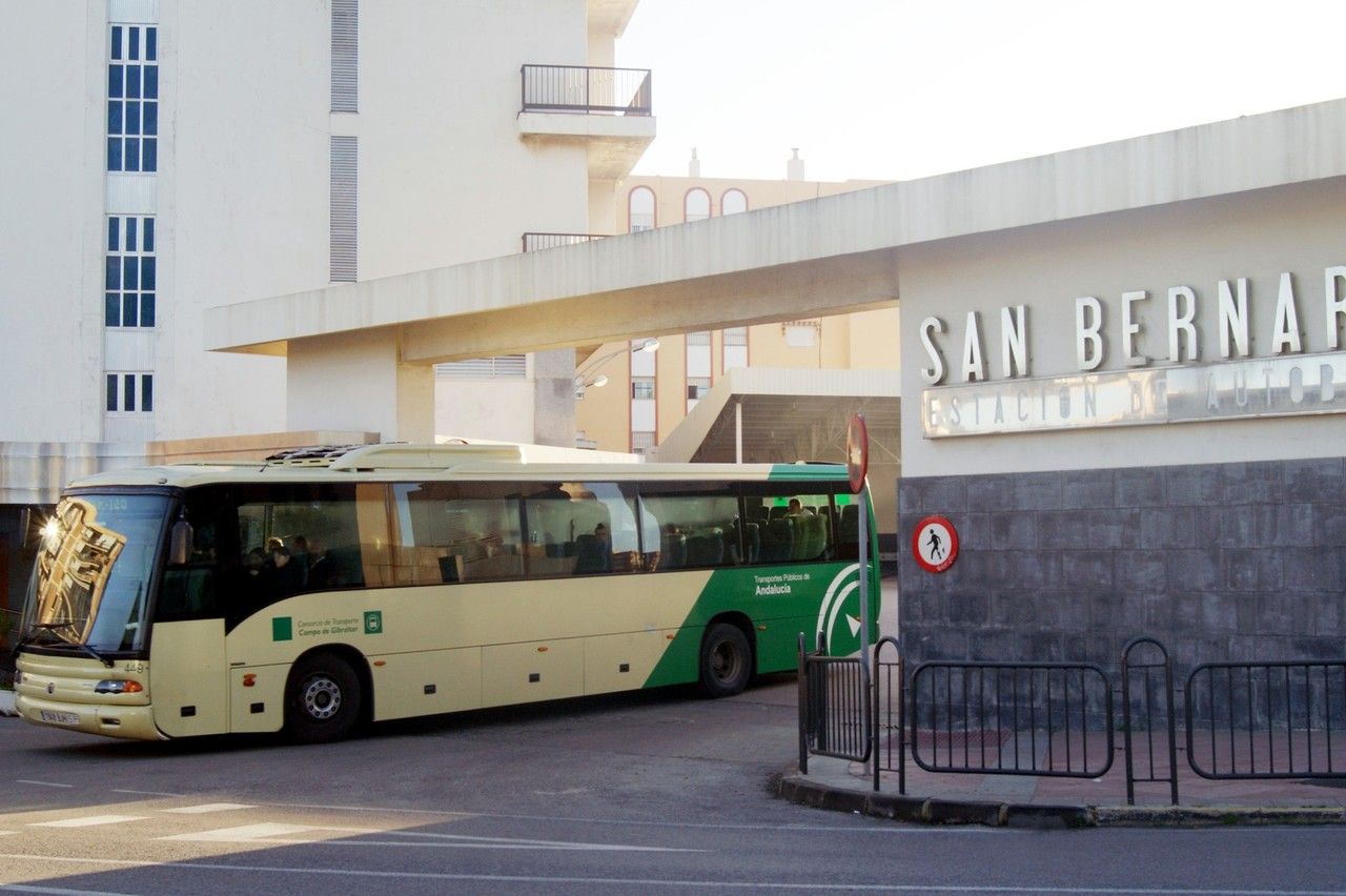 Un autobús del Consorcio de Transportes del Campo de Gibraltar, en una imagen de archivo.