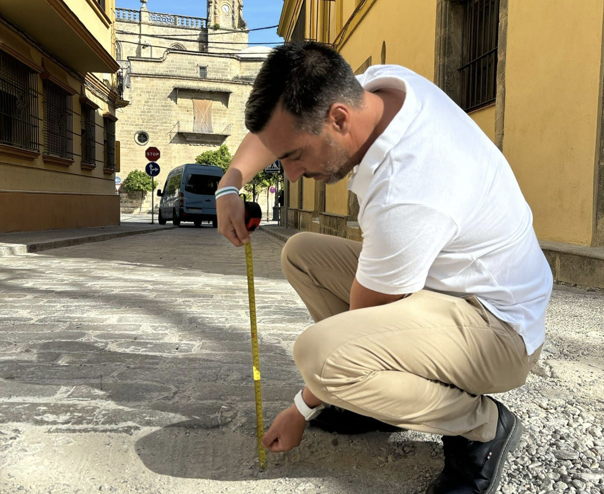 El portavoz socialista, José Antonio Díaz, en la visita a las obras de la Plaza San Juan en Jerez. El portavoz socialista, José Antonio Díaz, en la visita a las obras de la Plaza San Juan en Jerez.