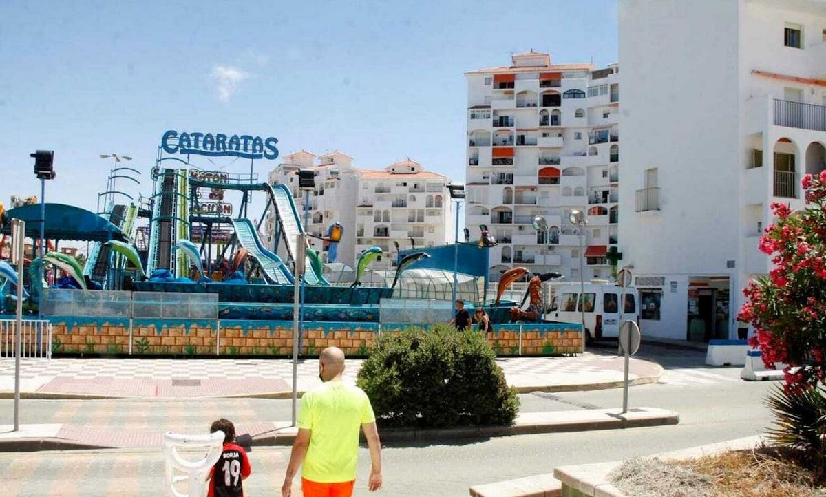 Atracciones de Valdelagrana en el aparcamiento de Blegamar.