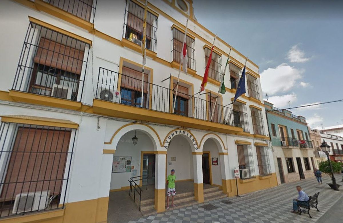 Edificio del Ayuntamiento de Coria del Río en Google Maps.