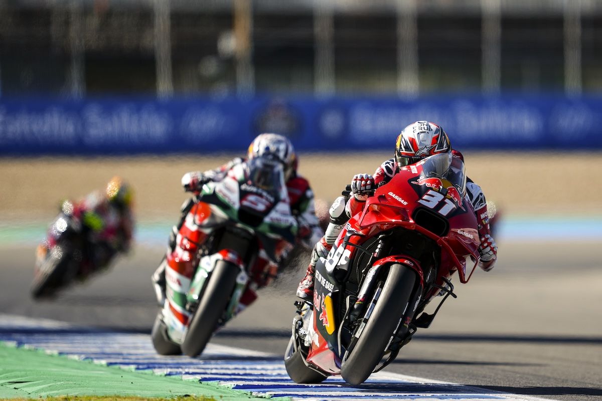 Ambiente motero en el Circuito de Jerez el viernes de Gran Premio